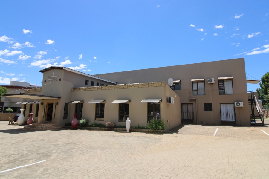 15 Bedroom Property for Sale in Langenhovenpark Free State